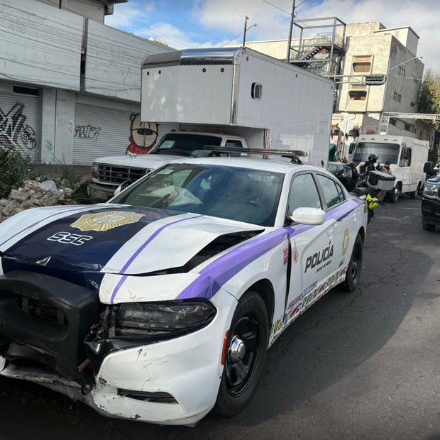Patrulla de género de la SSC chocó contra una camioneta particular hoy 22102026